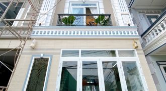 BÁN NHÀ CỰC ĐẸP PHONG CÁCH TÂN CỔ ĐIỂN – CÓ GARA OTO ĐẬU TRONG NHÀ – TRỤC CHÍNH HẺM 11 NGUYỄN VĂN LINH